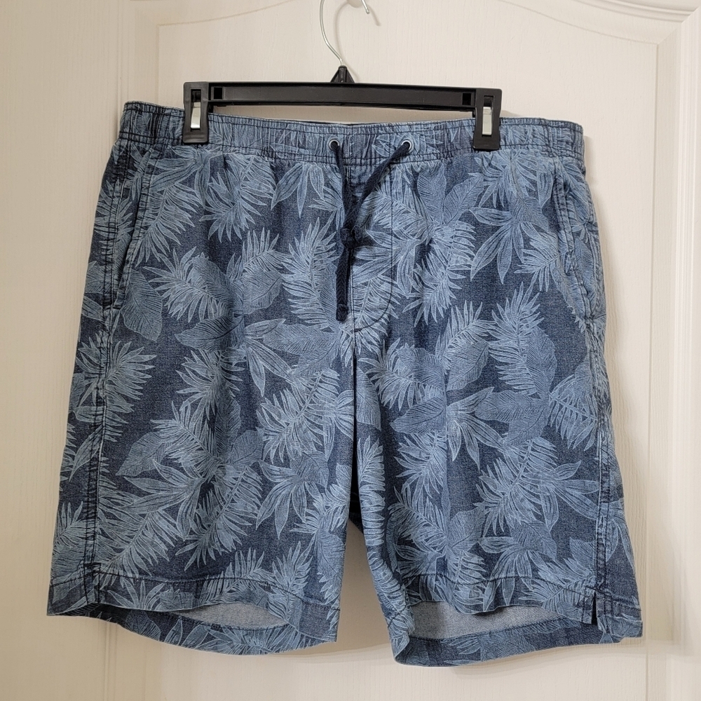 Gap Size L Mens Easy Short, Chambray Print - Palm Leaf Pattern, Gently Used